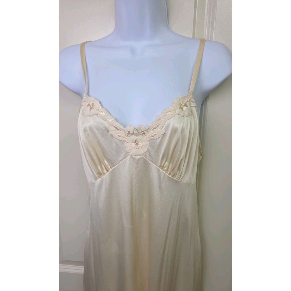 Vtg 1970s Long Gold Shimmer Nightgown Nylon Applique Embroidered Vanity Fair 36